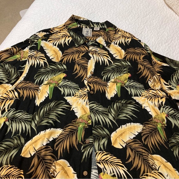 Roundtree & Yorke Hawaiian Shirt | Size XLT | Parrots & Palm Trees | Summer - Picture 6 of 8